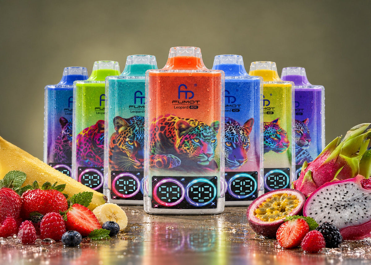 Sieben Fumot Leopard 40K Vapes mit Leoparden-Motiv zwischen Beeren, Banane und Drachenfrucht